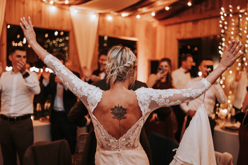 Cindy%20straalt%20op%20het%20dansfeest%20-%20House%20of%20Weddings