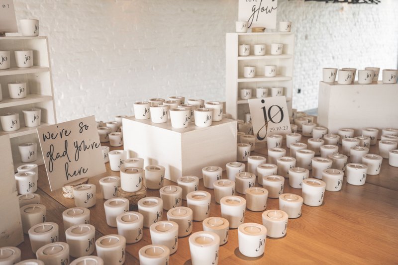 Kaarsenhouders%20en%20accessoires%20met%20het%20logo%20van%20Jolien%20en%20Olivier%20op%20-%20House%20of%20Weddings