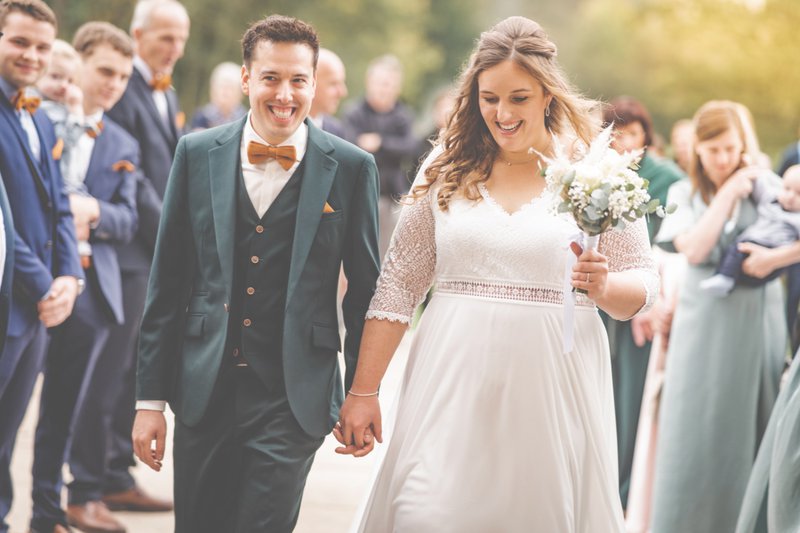 Jolien%20en%20Olivier%20hun%20aankomst%20bij%20de%20gemeente%20-%20House%20of%20Weddings