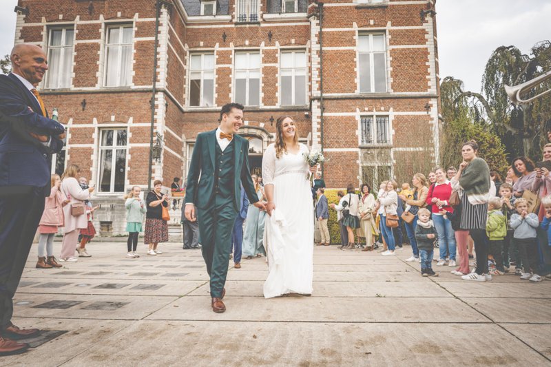 Jolien%20en%20Olivier%20voor%20het%20gemeentehuis%20van%20Waasmunster%20-%20House%20of%20Weddings