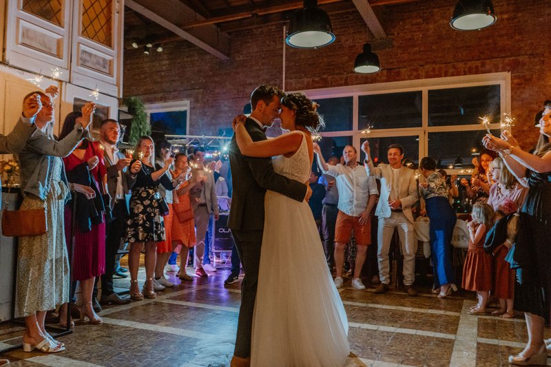 Inez%20en%20Sander%27s%20openingsdans%20-%20House%20of%20Weddings