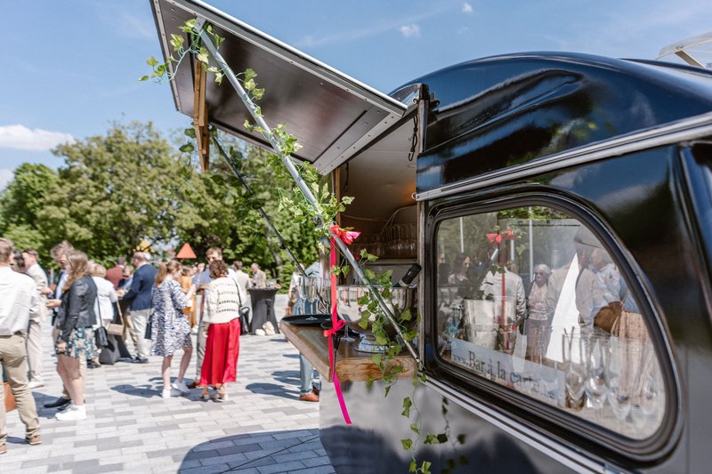 Inez%20en%20Sander%27s%20receptie%20met%20Bar%20%E0%20la%20carte%20-%20House%20of%20Weddings