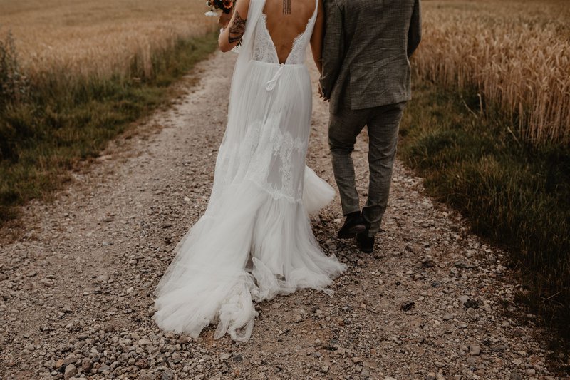 Ruth%20%26%20Axel%27s%20trouwfoto%27s%20in%20het%20graan%20-%20House%20of%20Weddings