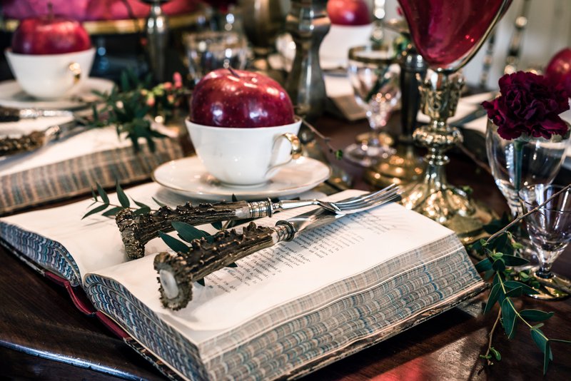 Tafelstyling%20met%20appel%20Sneeuwwitje%20-%20Styled%20Shoot%20-%20House%20of%20Weddings