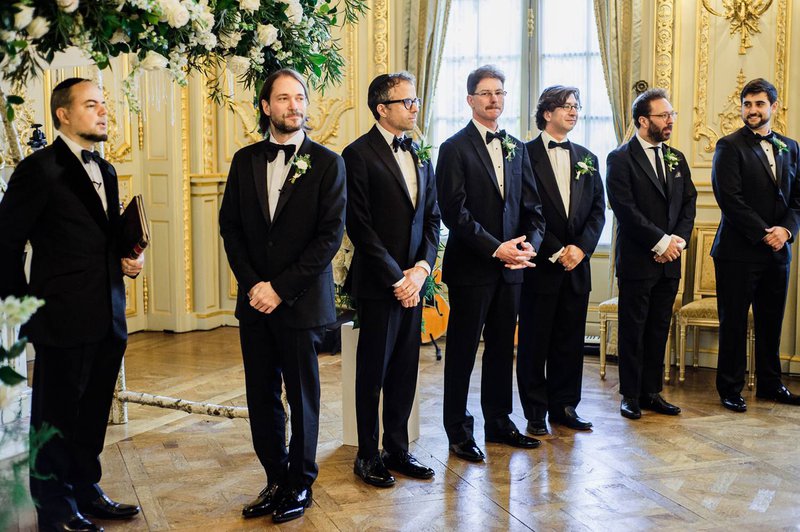 Bruidegom%20en%20bruidsjonkers%20ceremonie%20-%20Real%20Wedding%20-%20Elisabeth%20%26%20Bill%20-%20Gert%20Huygaerts%20-%20House%20of%20Weddings
