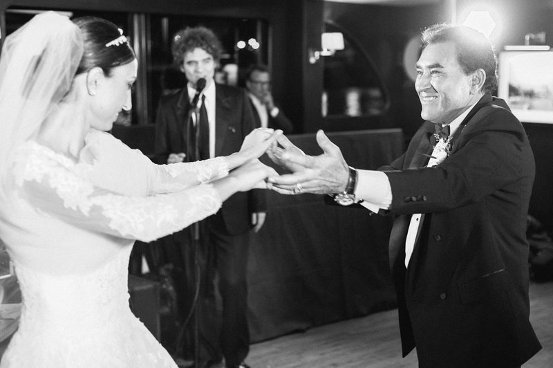 Bruid%20en%20vader%20op%20dansvloer%20-%20Real%20Wedding%20-%20Elisabeth%20%26%20Bill%20-%20Gert%20huygaerts%20-%20House%20of%20Weddings
