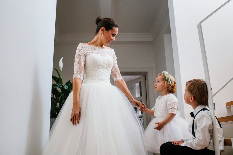 Bruid%20met%20bruidskindjes%20-%20House%20of%20Weddings
