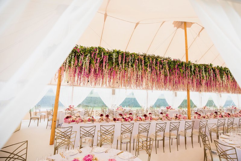 Wedding%20Planner%3A%20MeetMarcel%20-%20Fotograaf%3A%20Aloha%20Fred%20-%20Bloemen%3A%20Costersveld%20-%20Bloemenplafond%3A%20FAEK%20-%20Tent%3A%20Organic-concept%20-%20top%203%20wedding%20planners%20Vlaanderen%20-%20House%20of%20Weddings
