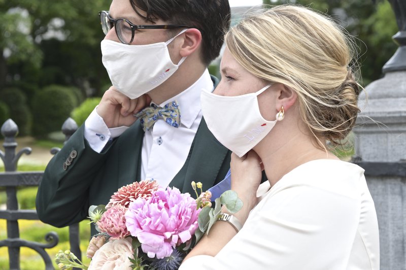 Louise%20en%20Mathias%u2019%20intieme%20burgerlijke%20corona%20trouw%20-%20House%20of%20Weddings