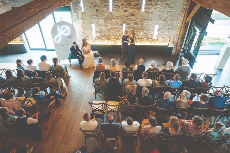 Jolien%20en%20Olivier%20tijdens%20hun%20ceremonie%20-%20House%20of%20Weddings