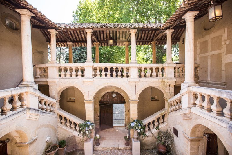 De%20patio%20van%20Chateau%20Beaupr%E9%20-%20House%20of%20Weddings