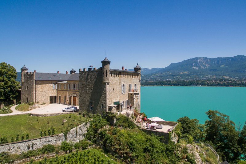 Chateau%20de%20Bourdeau%20torent%20uit%20boven%20Lac%20de%20Bourget%20-%20House%20of%20Weddings