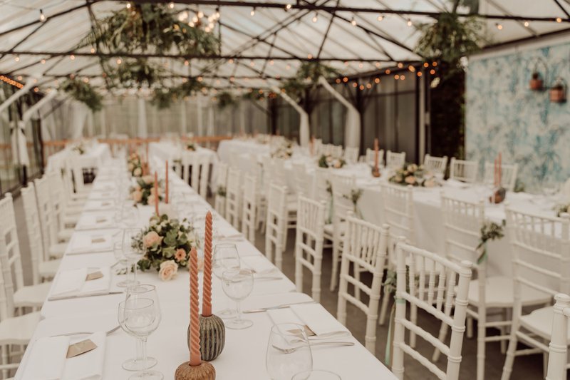 De%20mooi%20aangeklede%20feestzaal%20van%20Britt%20en%20Lesley%20-%20House%20of%20Weddings