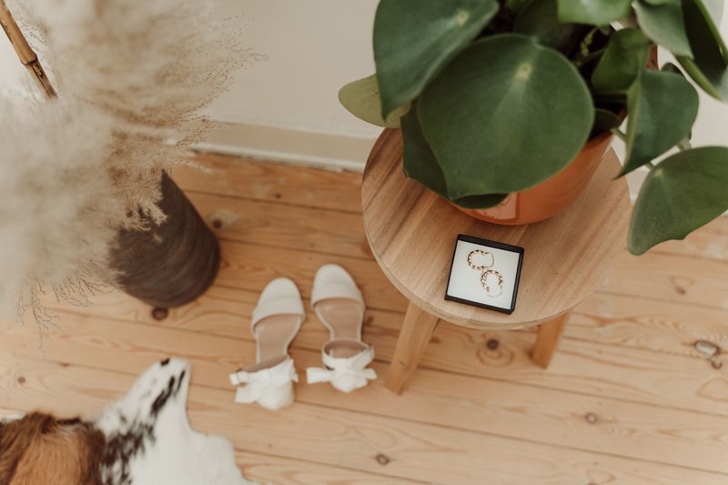 De%20schoenen%20en%20oorringen%20van%20Britt%20-%20House%20of%20Weddings