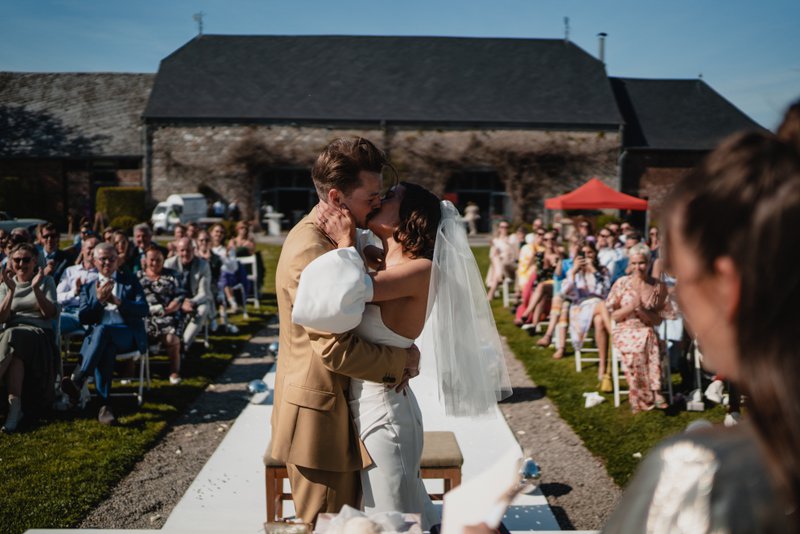 Manou%20en%20Domien%27s%20kus%20tijdens%20de%20ceremonie%20-%20House%20of%20Weddings