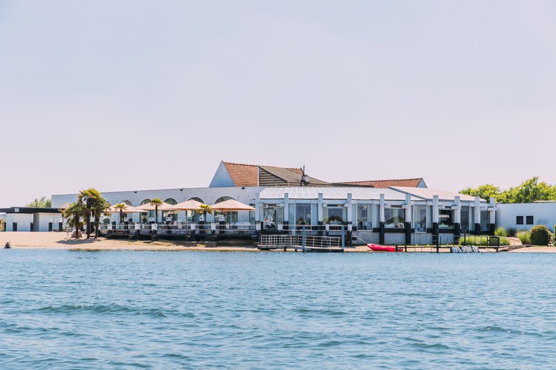 Vijverhof%2C%20een%20van%20de%20leukste%20trouwlocaties%20aan%20het%20water