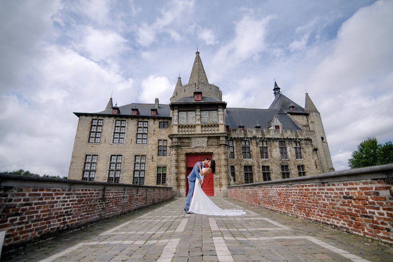 Florence%20en%20Jurian%20voor%20het%20kasteel%20van%20Laarne%20-%20House%20of%20Weddings