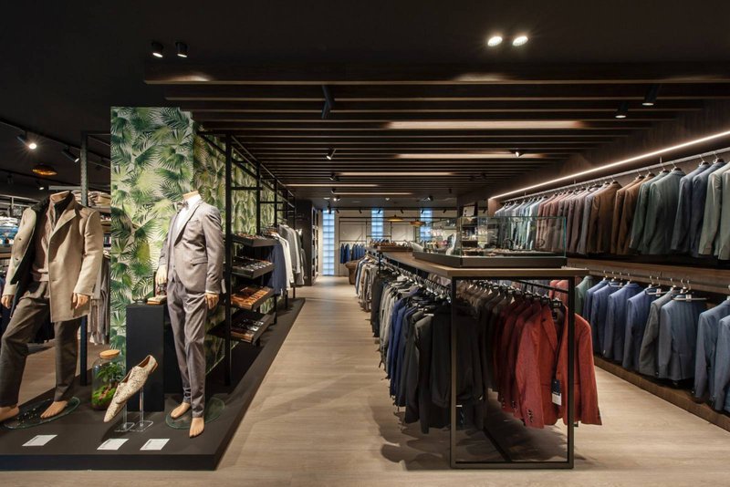 Simen%20van%20Blind%20Getrouwd%202024%20vond%20zijn%20trouwkostuum%20bij%20Herenmode%20De%20Waele%20-%20House%20of%20Weddings