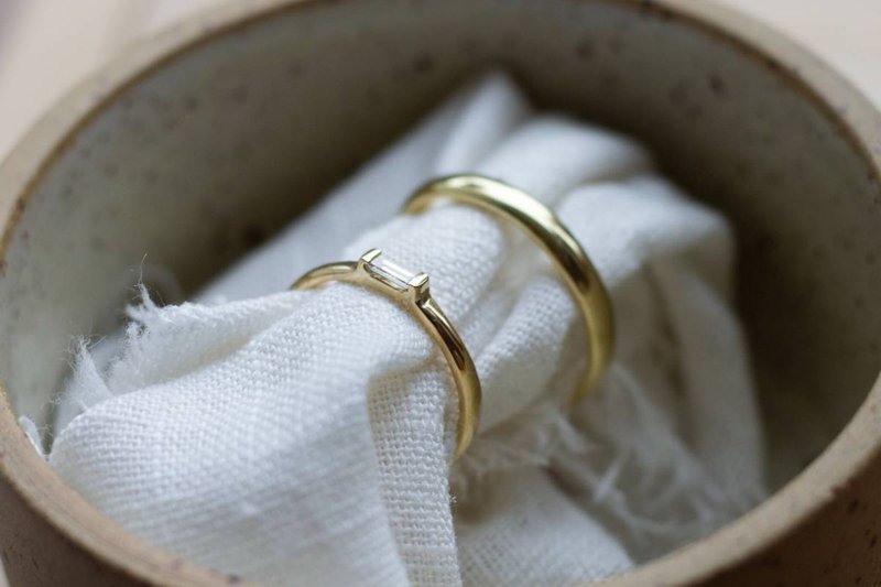 Geelgouden%20ringen%20maken%20een%20comeback%20volgens%20de%20verlovingsring%20trends%20van%202026%20-%20House%20of%20Weddings