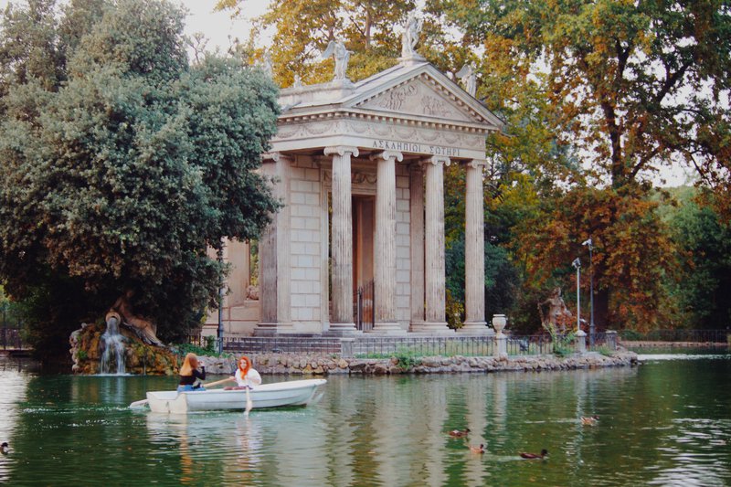 Het%20meer%20in%20Villa%20Borghese%20-%20de%20ideale%20plek%20voor%20jouw%20huwelijksaanzoek%20in%20Rome%3F%20-%20House%20of%20Weddings