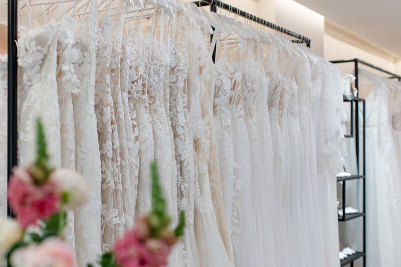 Karlien%20van%20Blind%20Getrouwd%202024%20vond%20haar%20trouwjurk%20bij%20JB%20Couture%20-%20House%20of%20Weddings