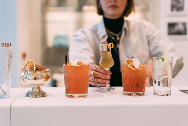 Een%20cocktailmenu%20bestaande%20uit%20seasonal%20cocktails%20-%20House%20of%20Weddings