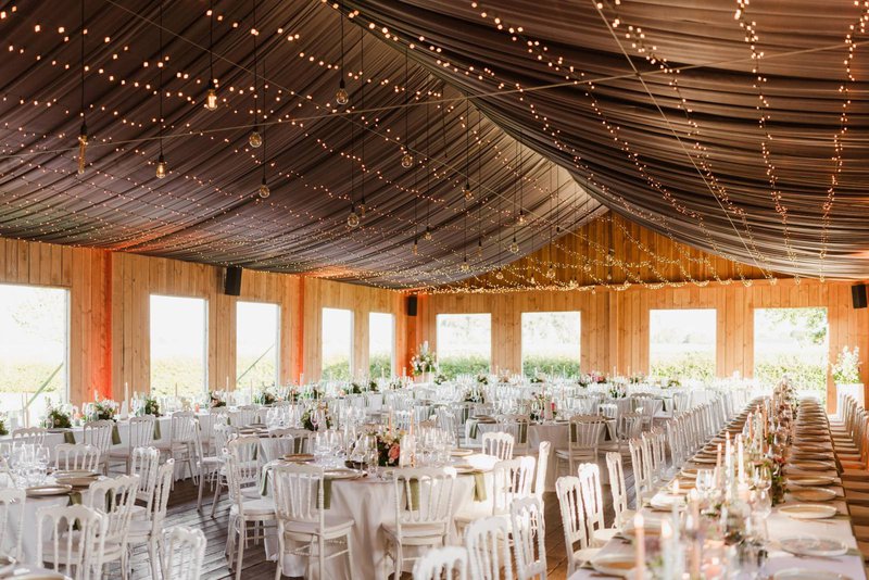 Kosten%20besparen%20voor%20je%20bruiloft%20doe%20je%20onder%20andere%20door%20een%20wedding%20planner%20in%20te%20schakelen%20-%20House%20of%20Weddings