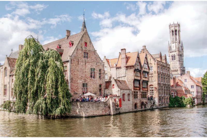 De%20Rozenhoedkaai%2C%20een%20prachtige%20locatie%20voor%20je%20huwelijksaanzoek%20in%20Brugge%20-%20House%20of%20Weddings