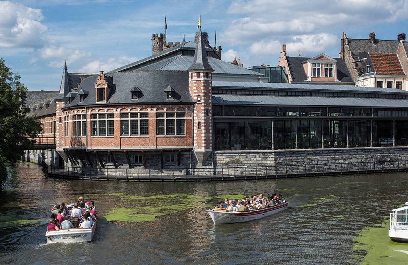 Bootjes%20voor%20de%20Oude%20Vismijn%2C%20een%20perfecte%20locatie%20voor%20je%20huwelijksaanzoek%20in%20Gent%20-%20House%20of%20Weddings