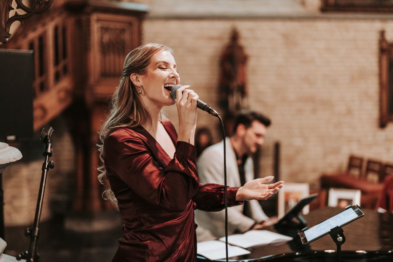Live%20muziek%20gezongen%20door%20Nona%20Dekeyser%20-%20House%20of%20Weddings