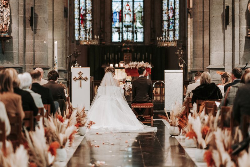Pauline%20en%20Lukas%20in%20de%20Sint-Hadrianuskerk%20in%20Handzame%20-%20House%20of%20Weddings