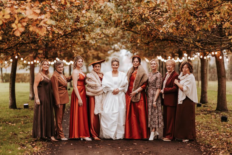 De%20dames%20van%20de%20suite%20in%20passende%20herfstkleuren%20-%20House%20of%20Weddings