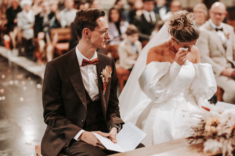 Een%20emotionele%20Pauline%20en%20Lukas%20in%20de%20kerk%20-%20House%20of%20Weddings
