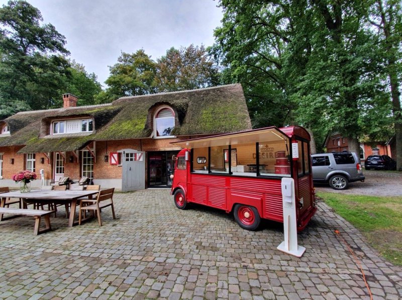 De%20rode%20dessert%20foodtruck%20van%20D%E9sir%E9e%20-%20House%20of%20Weddings