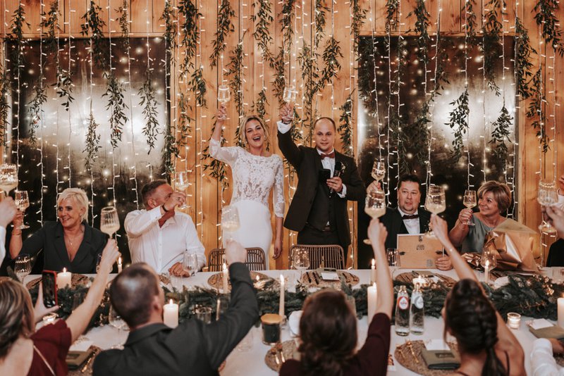 Cindy%20en%20Alex%20toosten%20op%20hun%20huwelijk%20-%20House%20of%20Weddings