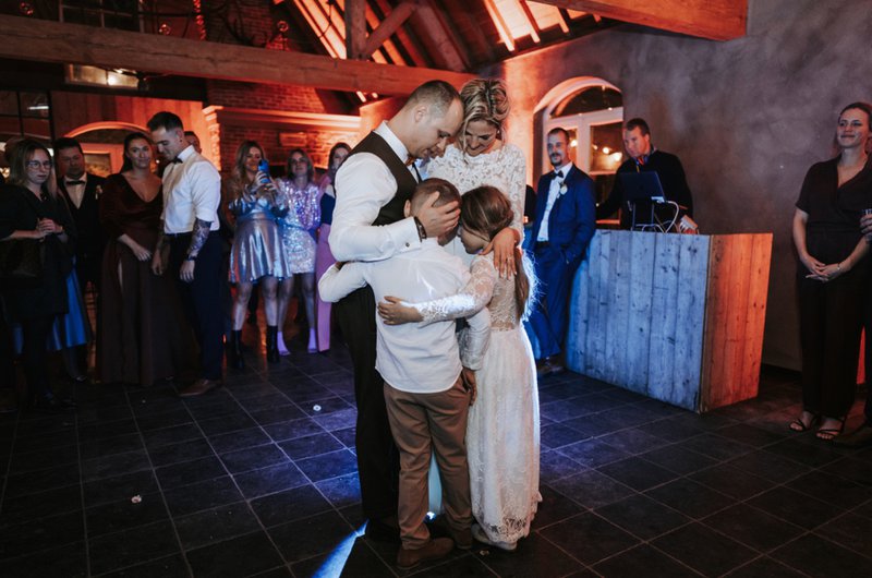 De%20openingsdans%20van%20Cindy%20en%20Alex%20met%20hun%20kindjes%20-%20House%20of%20Weddings