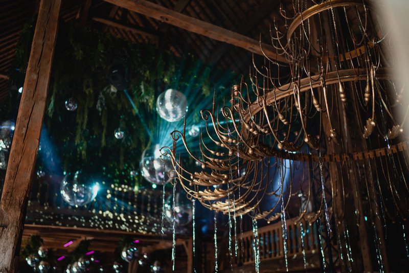 Kasteel%20van%20Deulin%20versierd%20met%20discoballen%20-%20House%20of%20Weddings