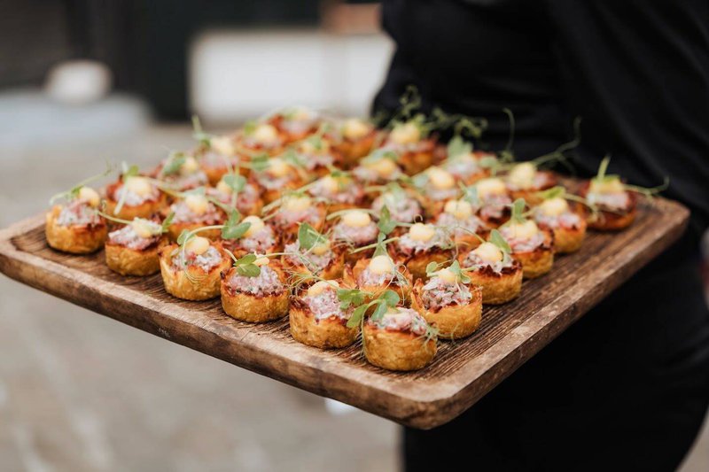 Gepersonaliseerde%20menu%26%2339%3Bs%20is%20een%20van%20de%20catering%20trends%20voor%202025%20-%20House%20of%20Weddings